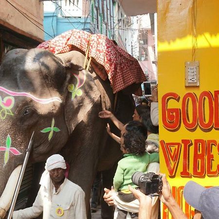 Good Vibes Hostel Varanasi Eksteriør bilde