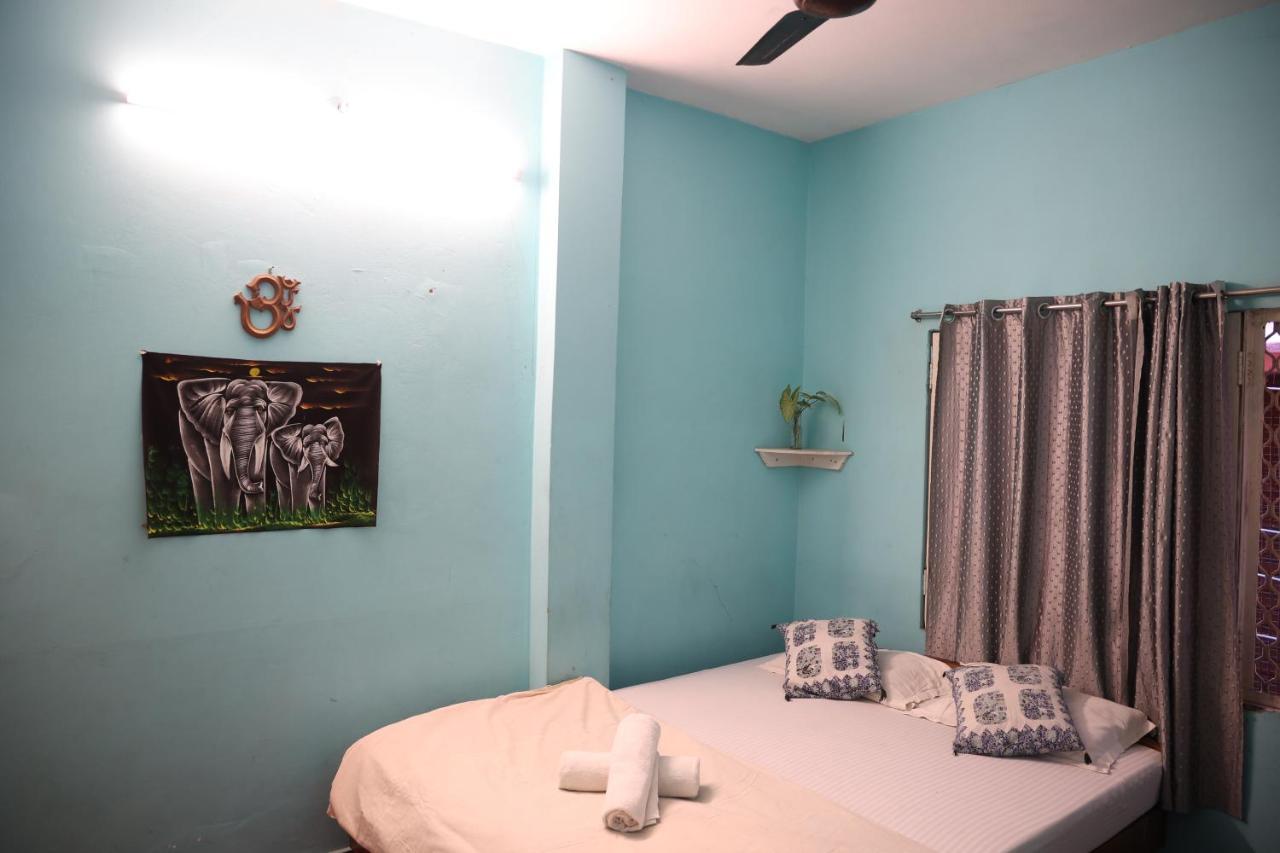 Good Vibes Hostel Varanasi Eksteriør bilde