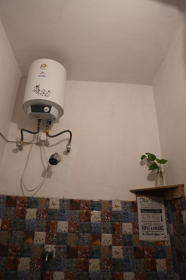 Good Vibes Hostel Varanasi Eksteriør bilde