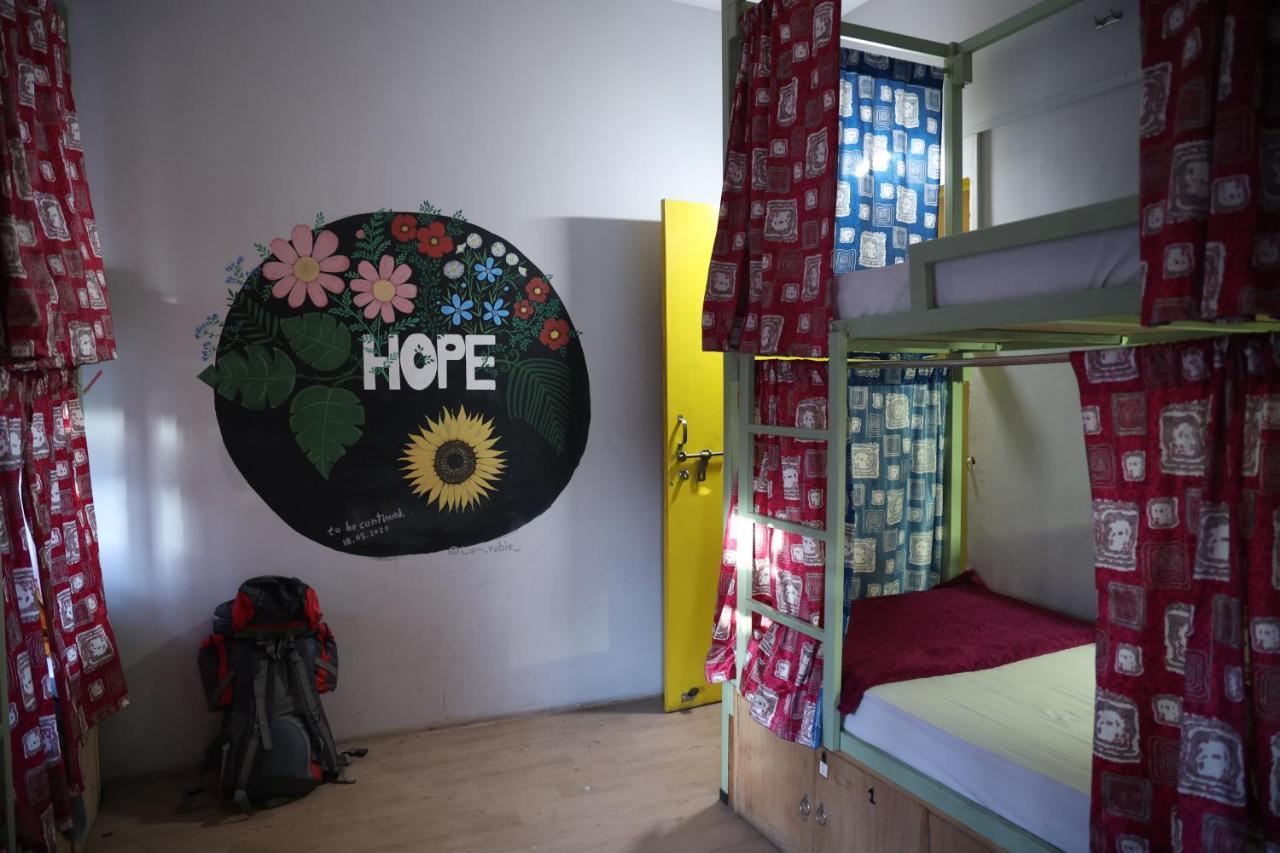 Good Vibes Hostel Varanasi Eksteriør bilde