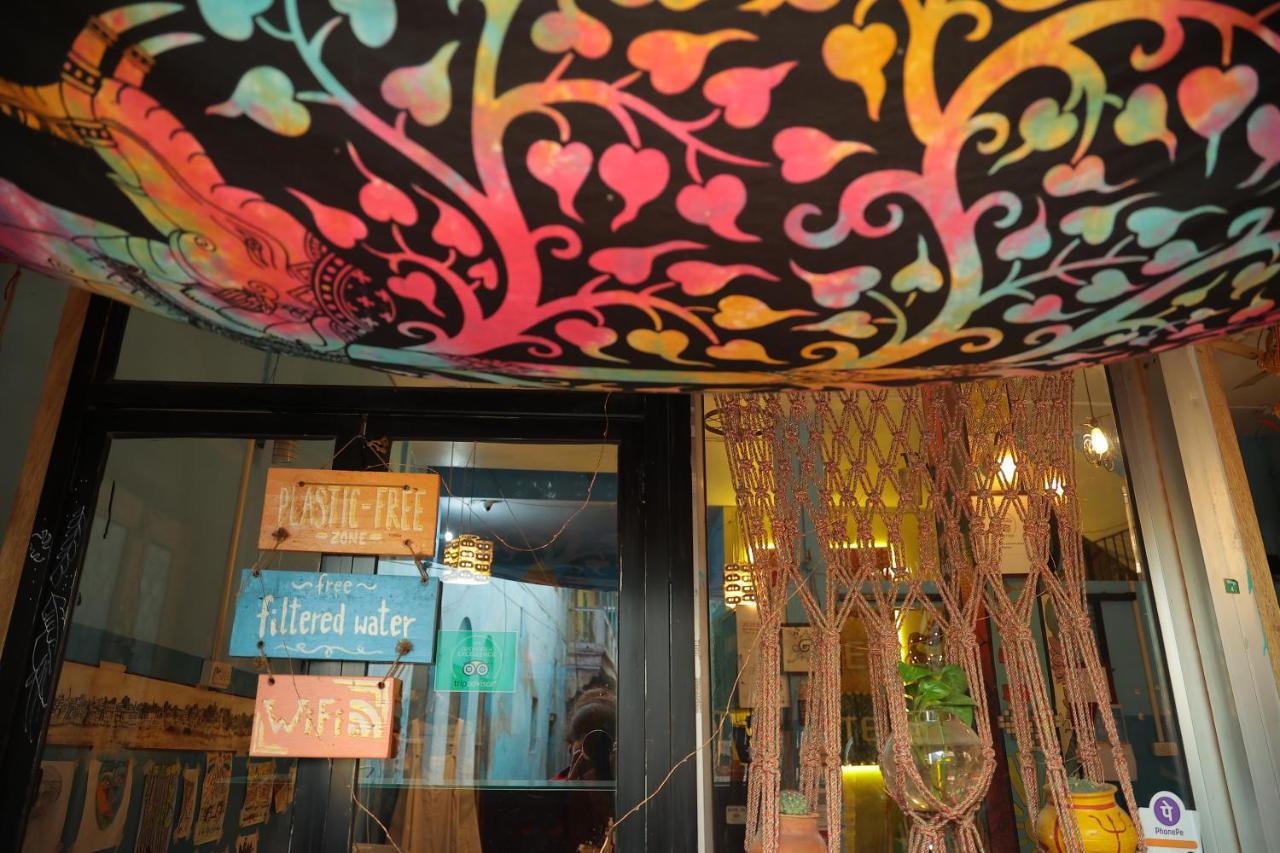 Good Vibes Hostel Varanasi Eksteriør bilde