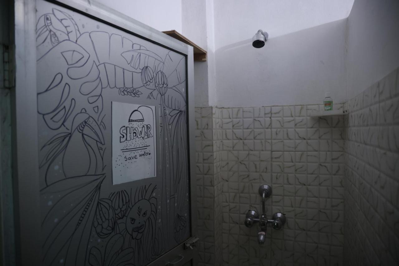 Good Vibes Hostel Varanasi Eksteriør bilde