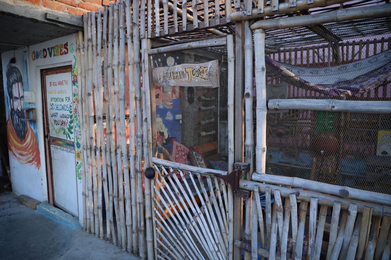Good Vibes Hostel Varanasi Eksteriør bilde