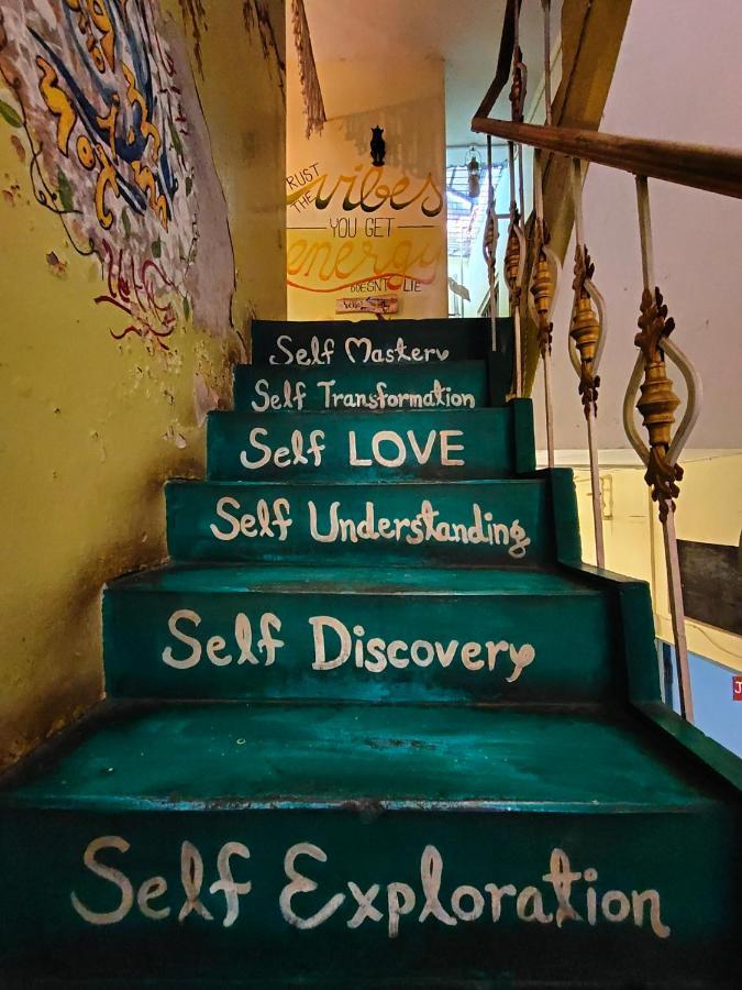 Good Vibes Hostel Varanasi Eksteriør bilde