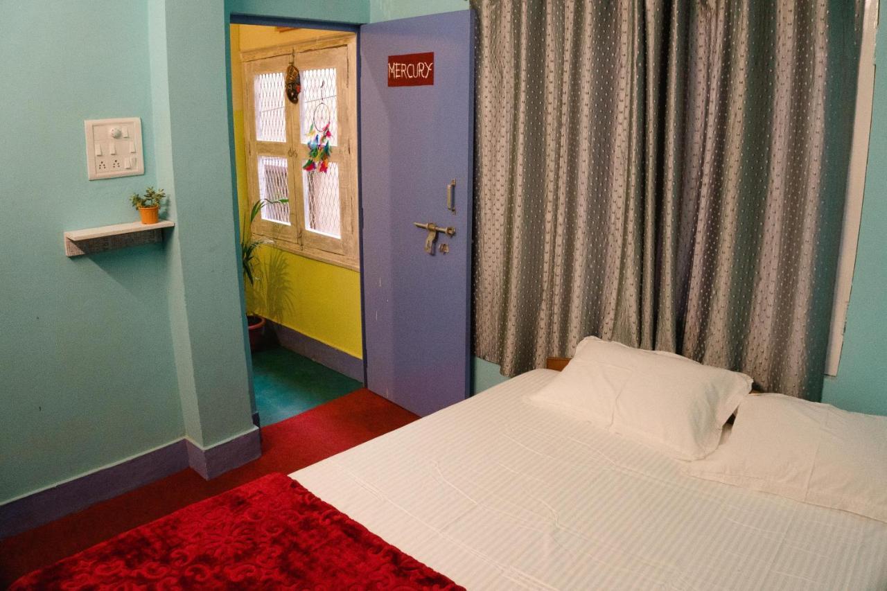 Good Vibes Hostel Varanasi Eksteriør bilde